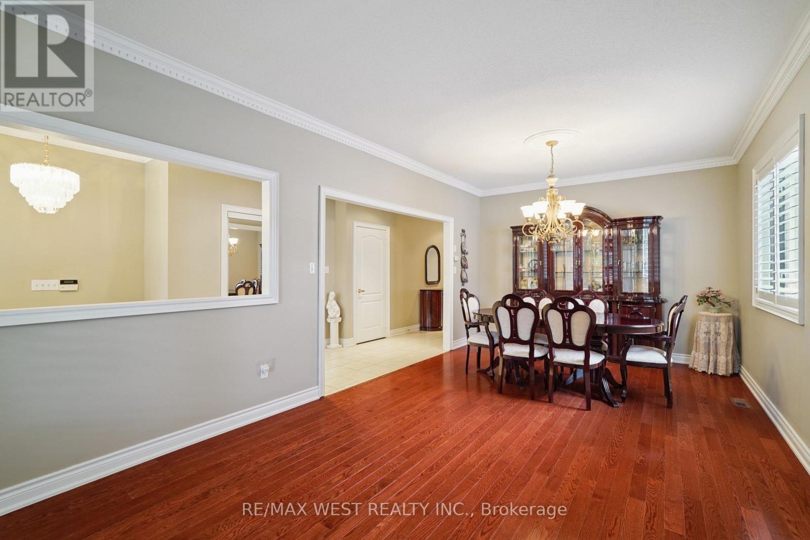 Photo 14 of 133 Cupola Crescent, Vaughan ON