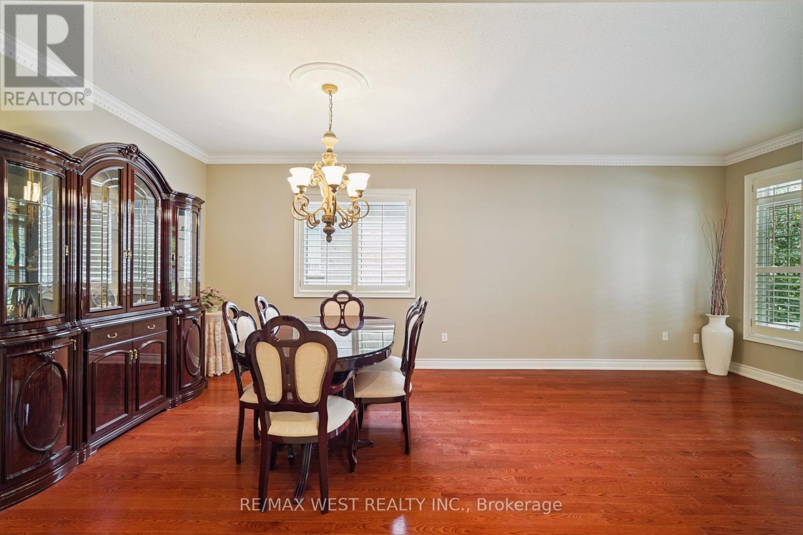 Photo 11 of 133 Cupola Crescent, Vaughan ON