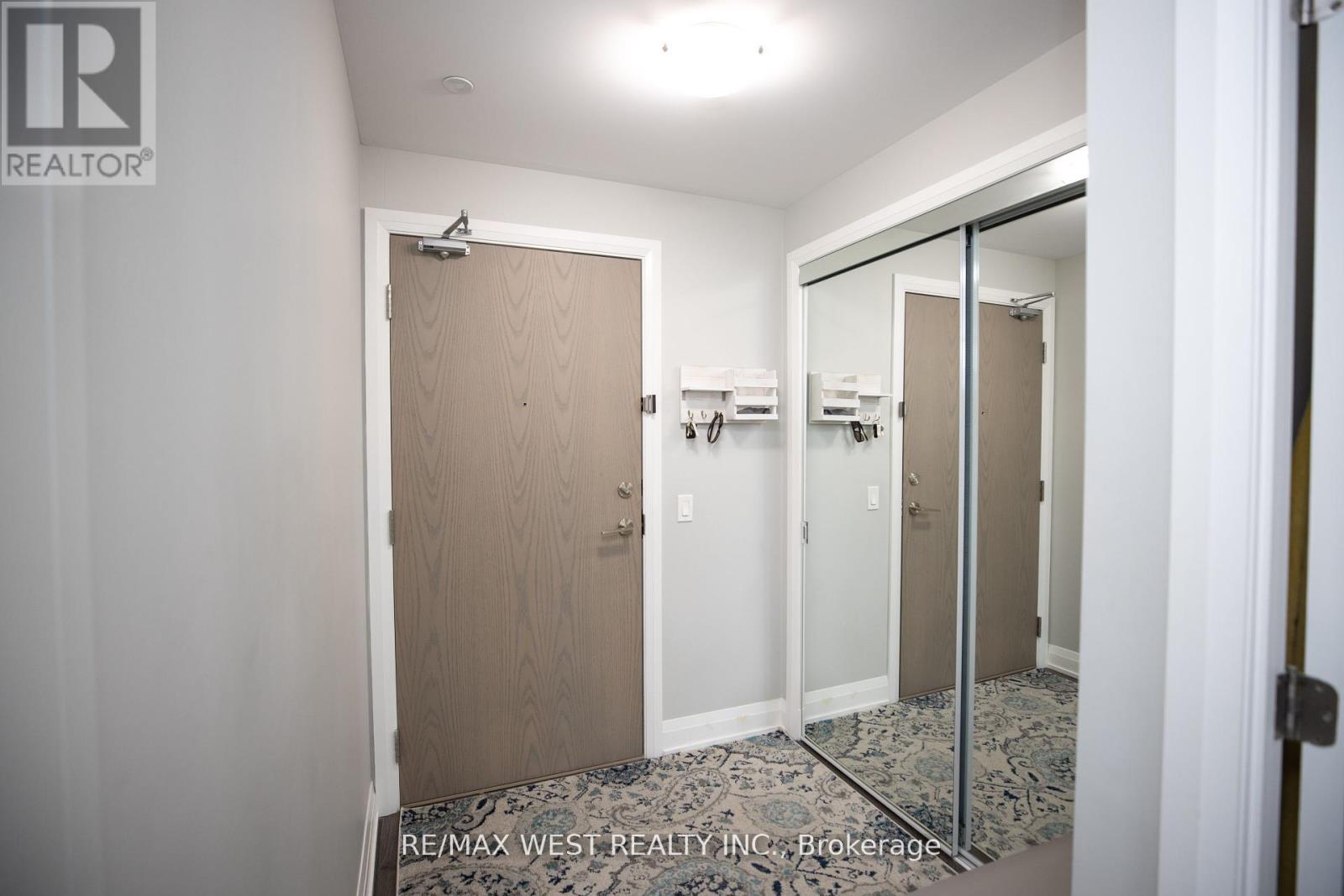 Photo 17 of 222 4800 Highway 7 Road, Vaughan ON