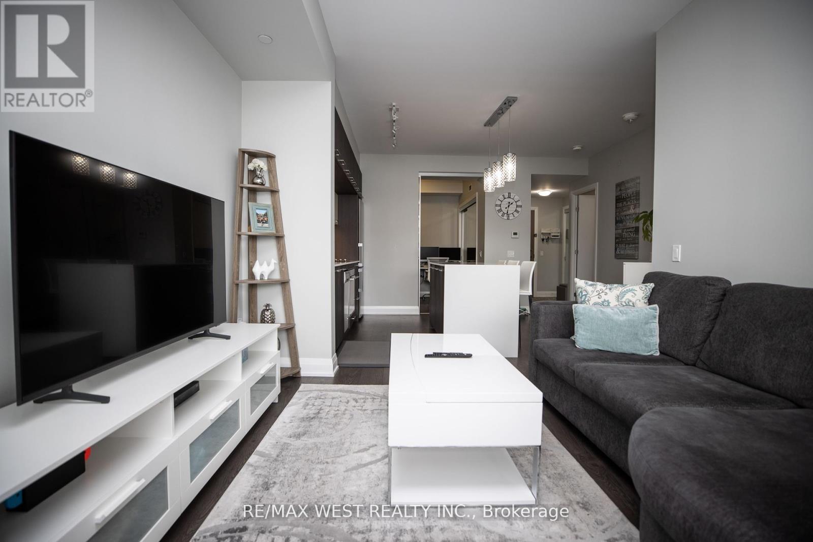 Photo 37 of 222 4800 Highway 7 Road, Vaughan ON