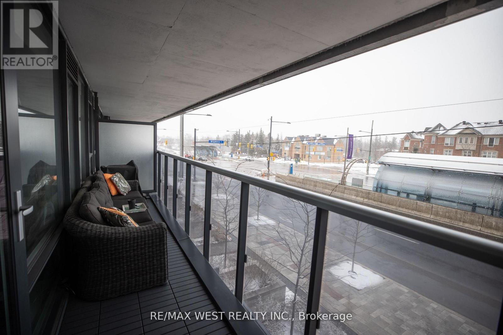 Photo 10 of 222 4800 Highway 7 Road, Vaughan ON