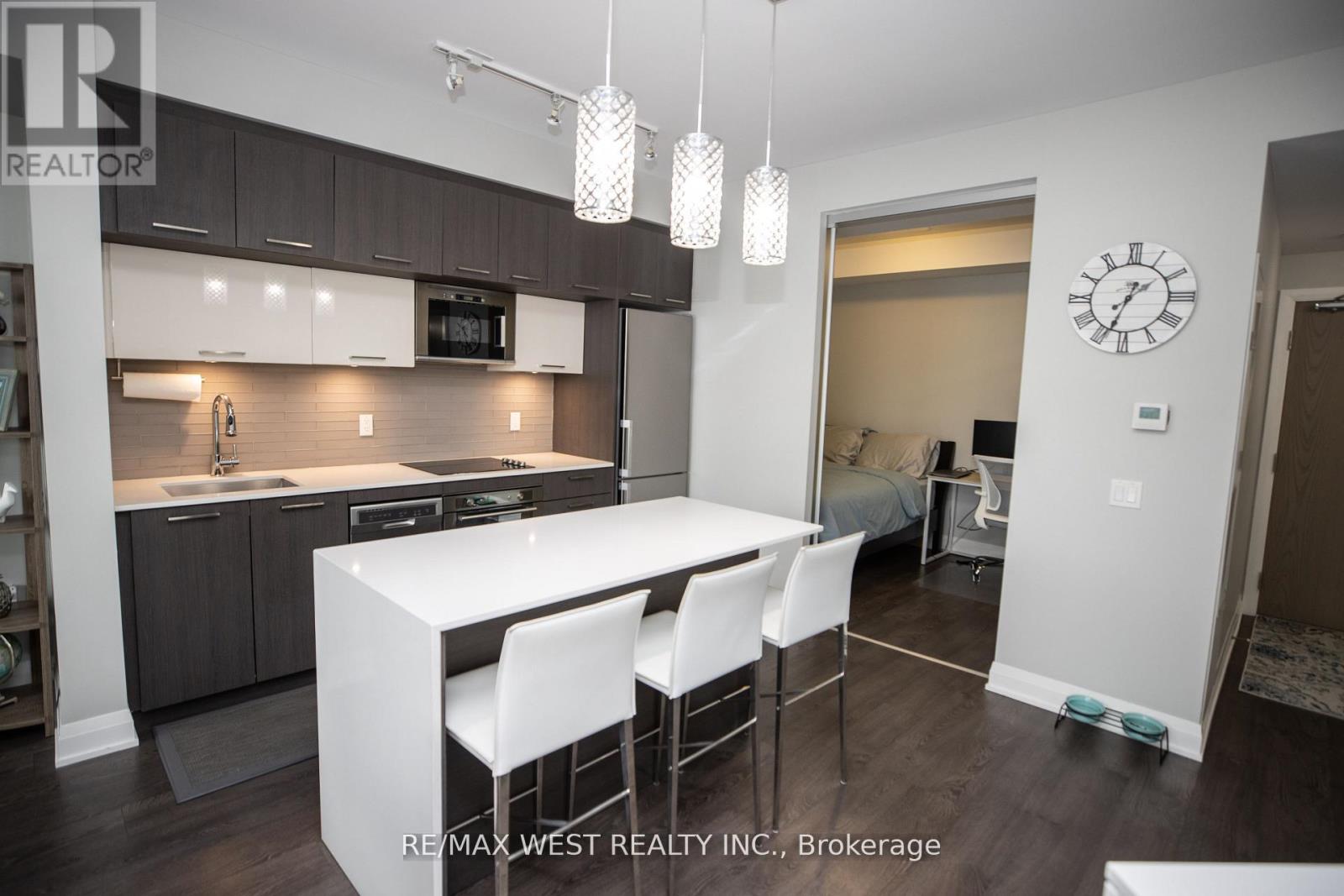 Photo 6 of 222 4800 Highway 7 Road, Vaughan ON