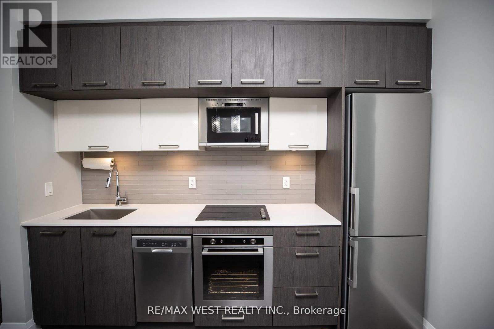 Photo 5 of 222 4800 Highway 7 Road, Vaughan ON