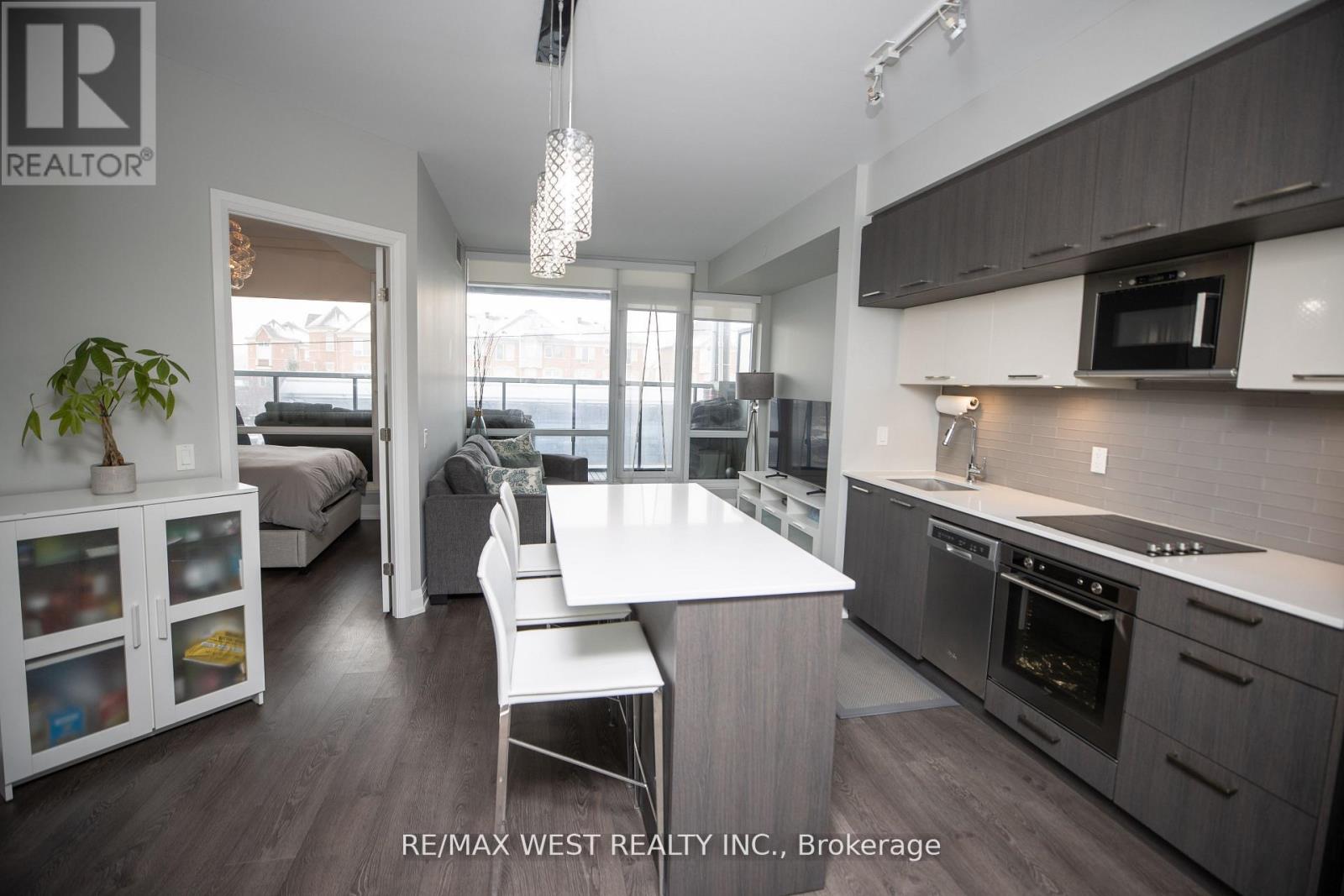 Photo 3 of 222 4800 Highway 7 Road, Vaughan ON