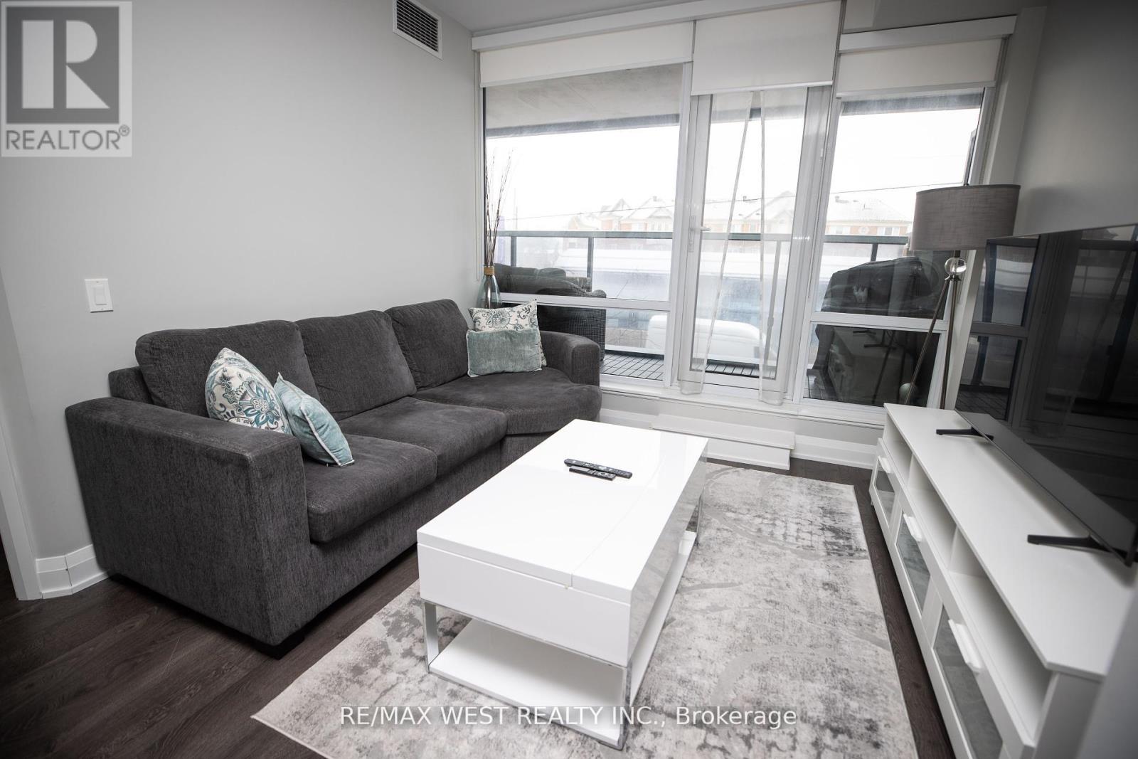 Photo 23 of 222 4800 Highway 7 Road, Vaughan ON