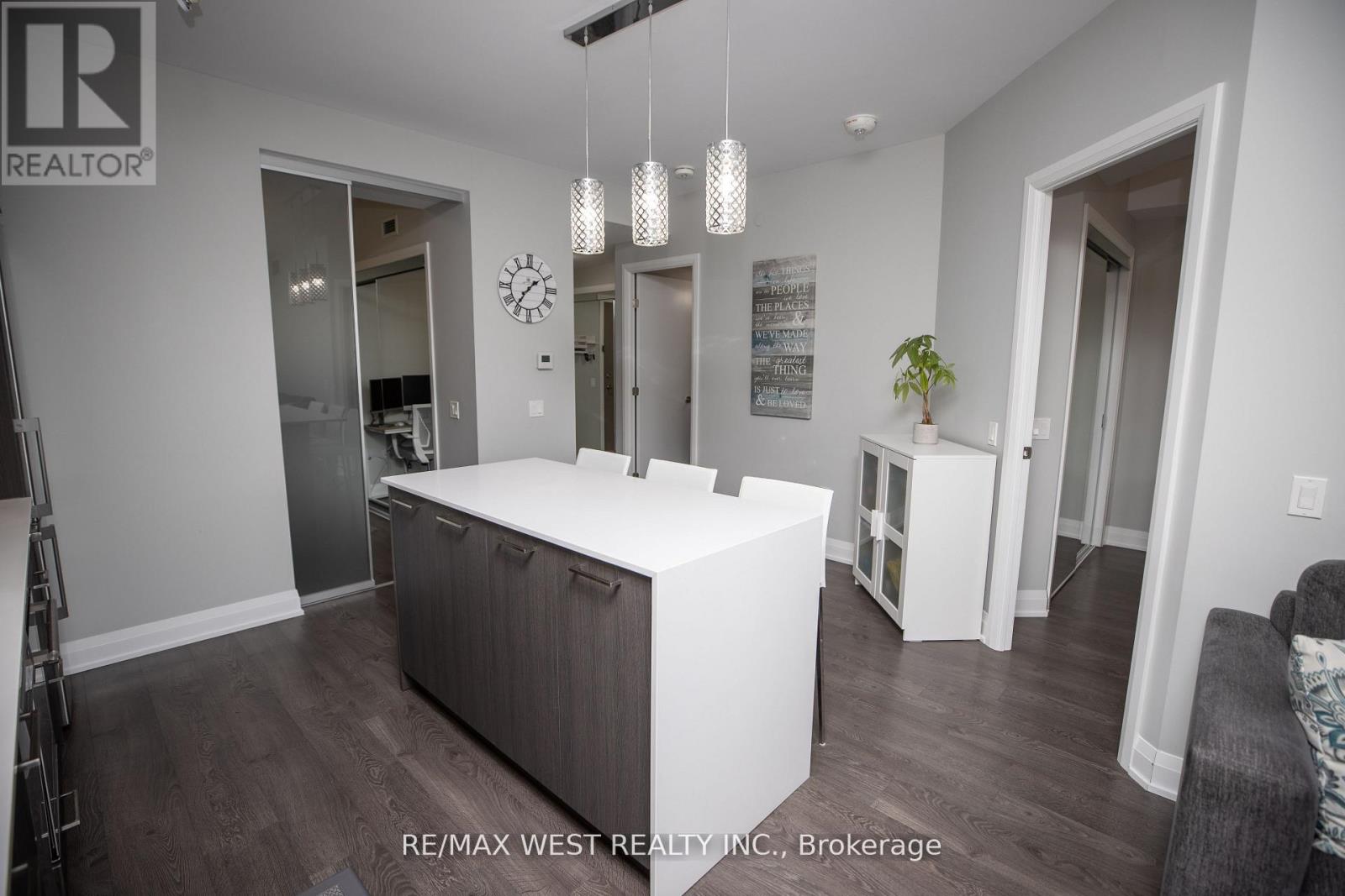 Photo 18 of 222 4800 Highway 7 Road, Vaughan ON