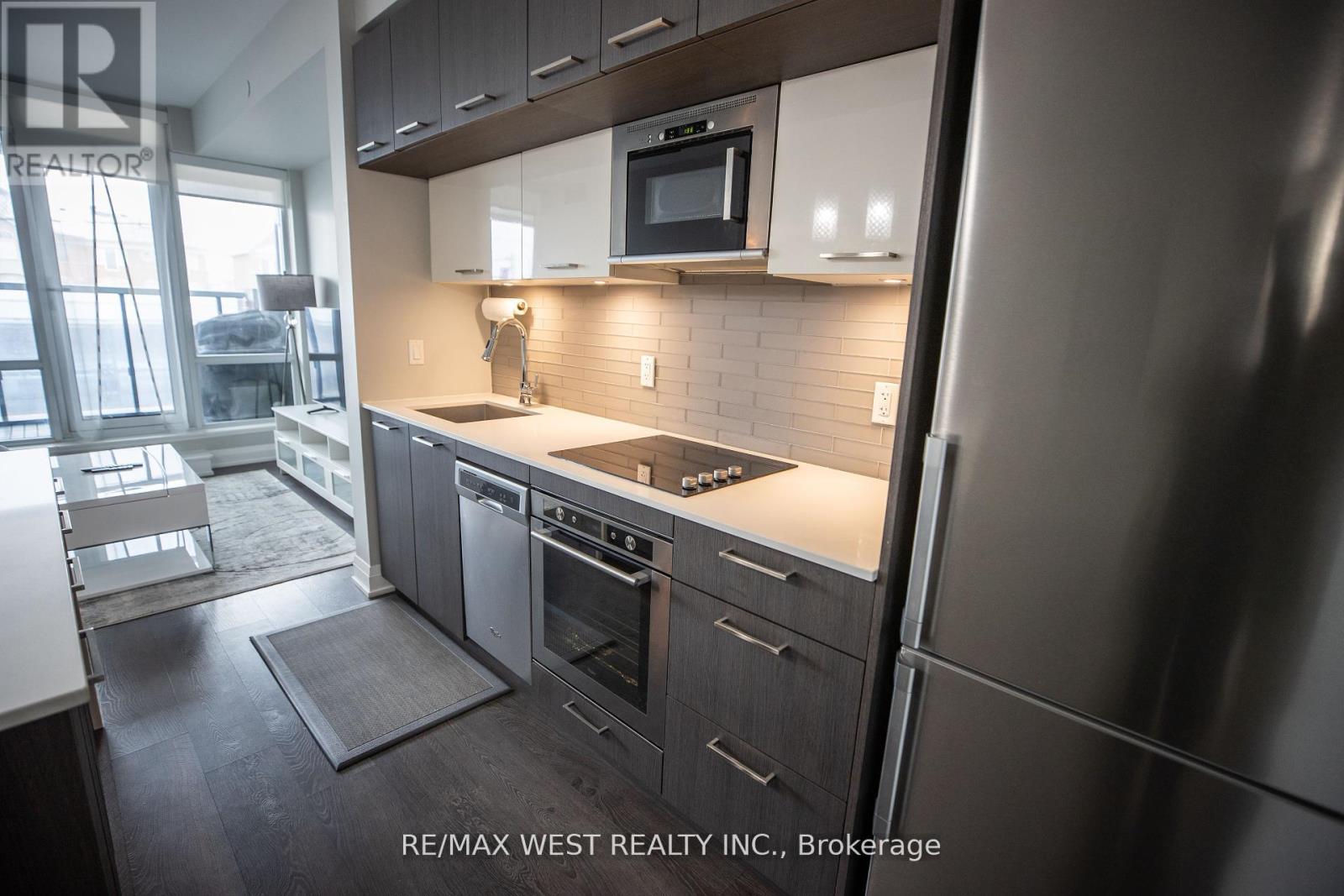 Photo 22 of 222 4800 Highway 7 Road, Vaughan ON