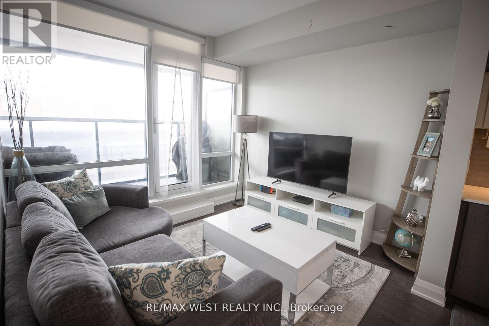 Photo 19 of 222 4800 Highway 7 Road, Vaughan ON