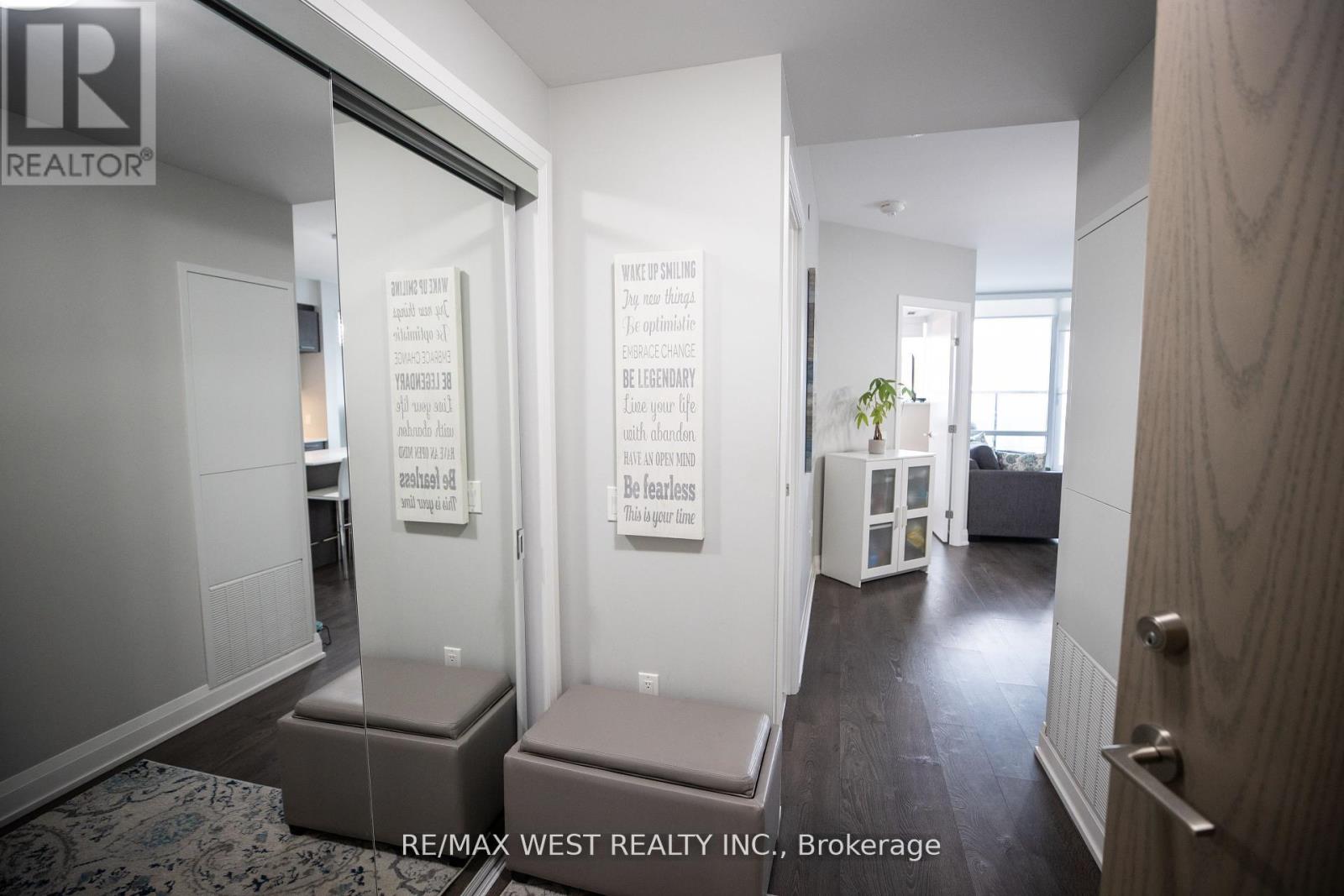 Photo 15 of 222 4800 Highway 7 Road, Vaughan ON