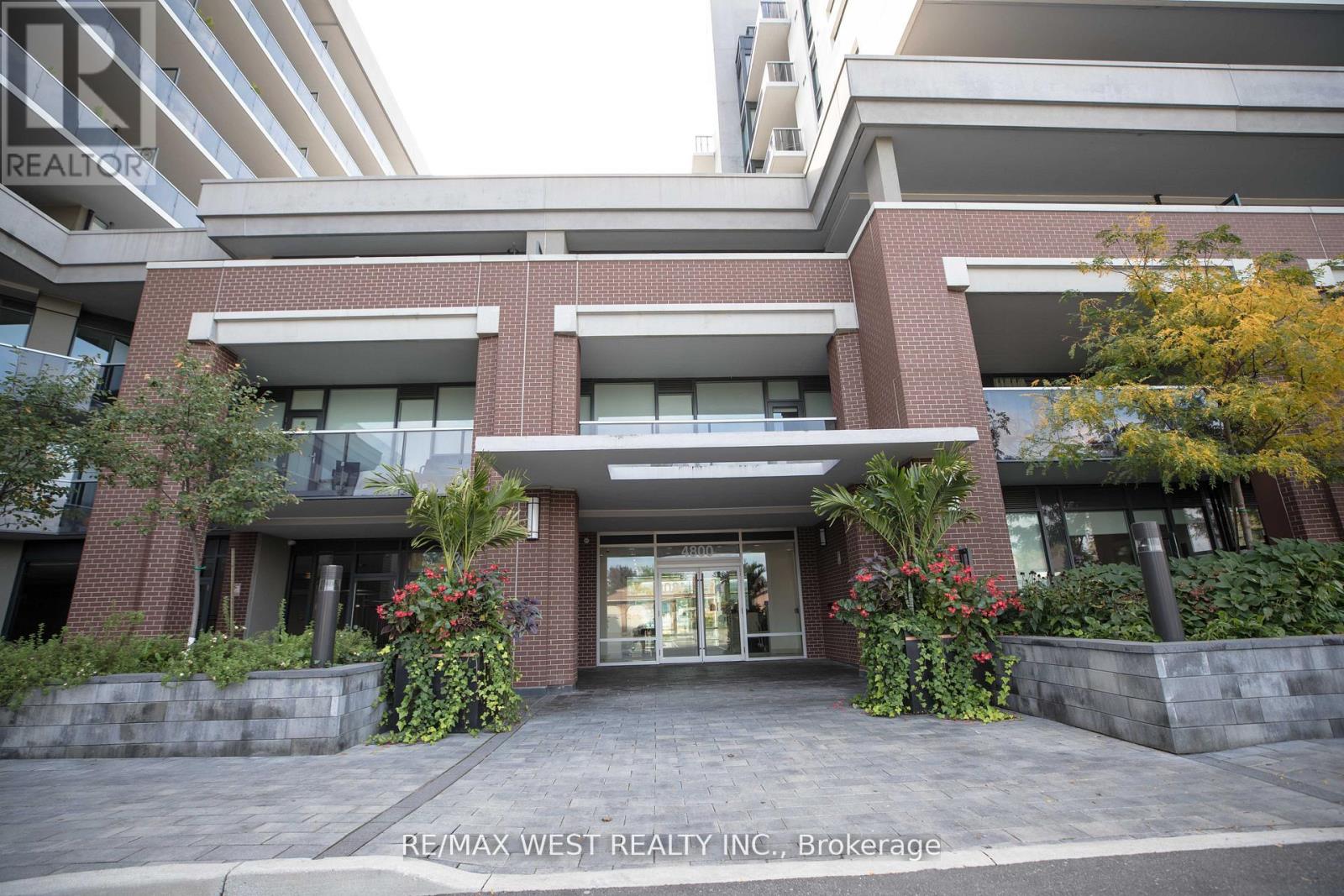 Photo 16 of 222 4800 Highway 7 Road, Vaughan ON