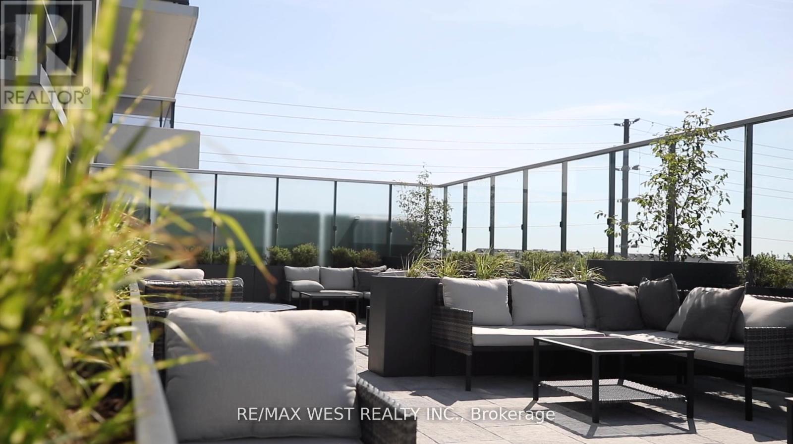 Photo 13 of 222 4800 Highway 7 Road, Vaughan ON
