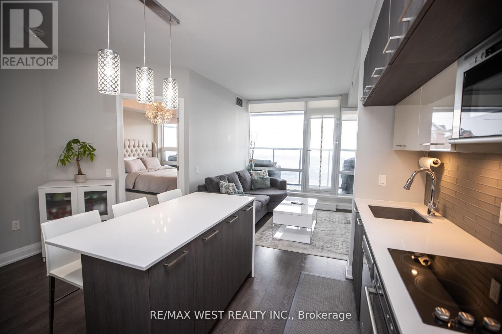 Photo 26 of 222 4800 Highway 7 Road, Vaughan ON
