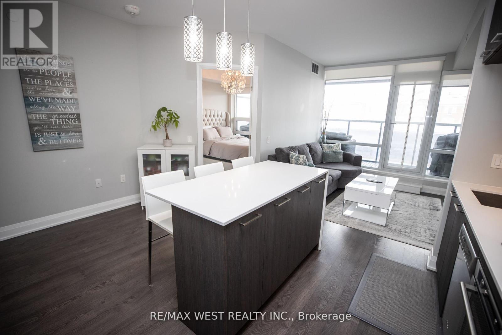 Photo 2 of 222 4800 Highway 7 Road, Vaughan ON