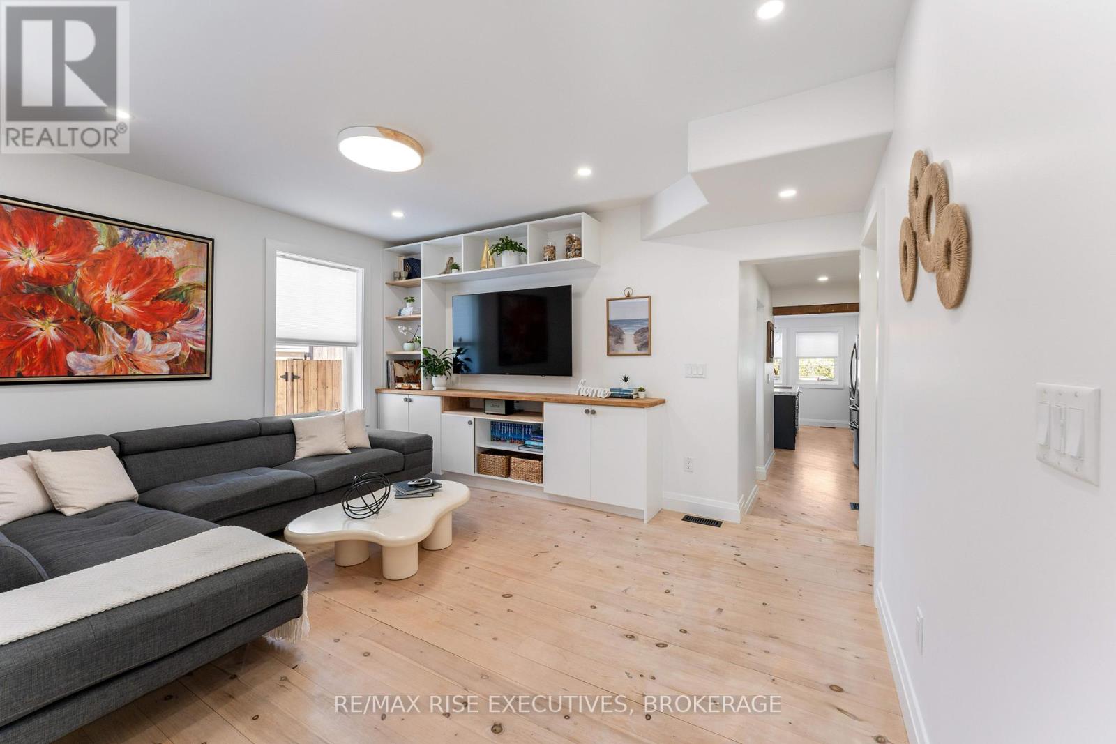 Photo 10 of 91 Raglan Road, Kingston ON