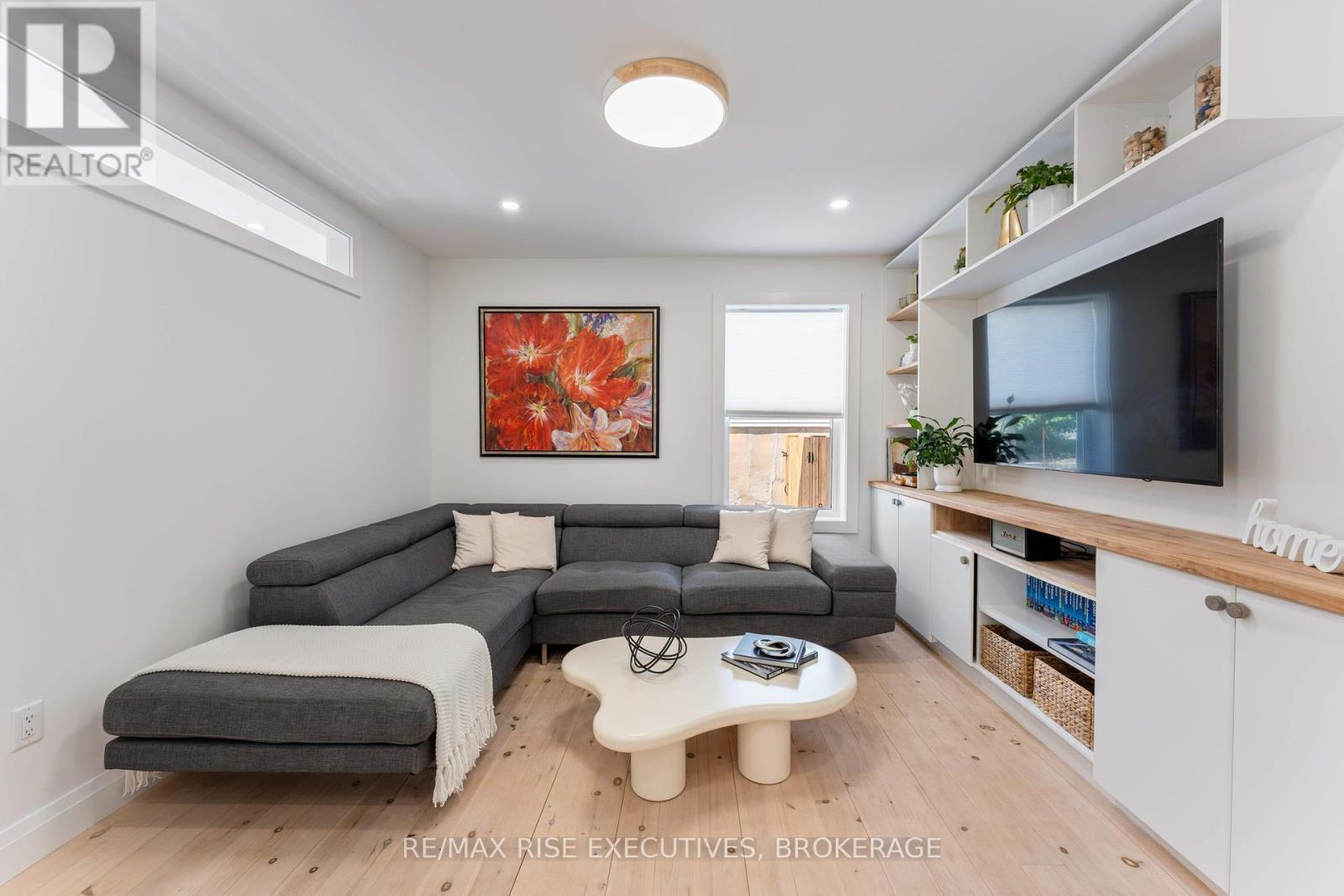 Photo 11 of 91 Raglan Road, Kingston ON