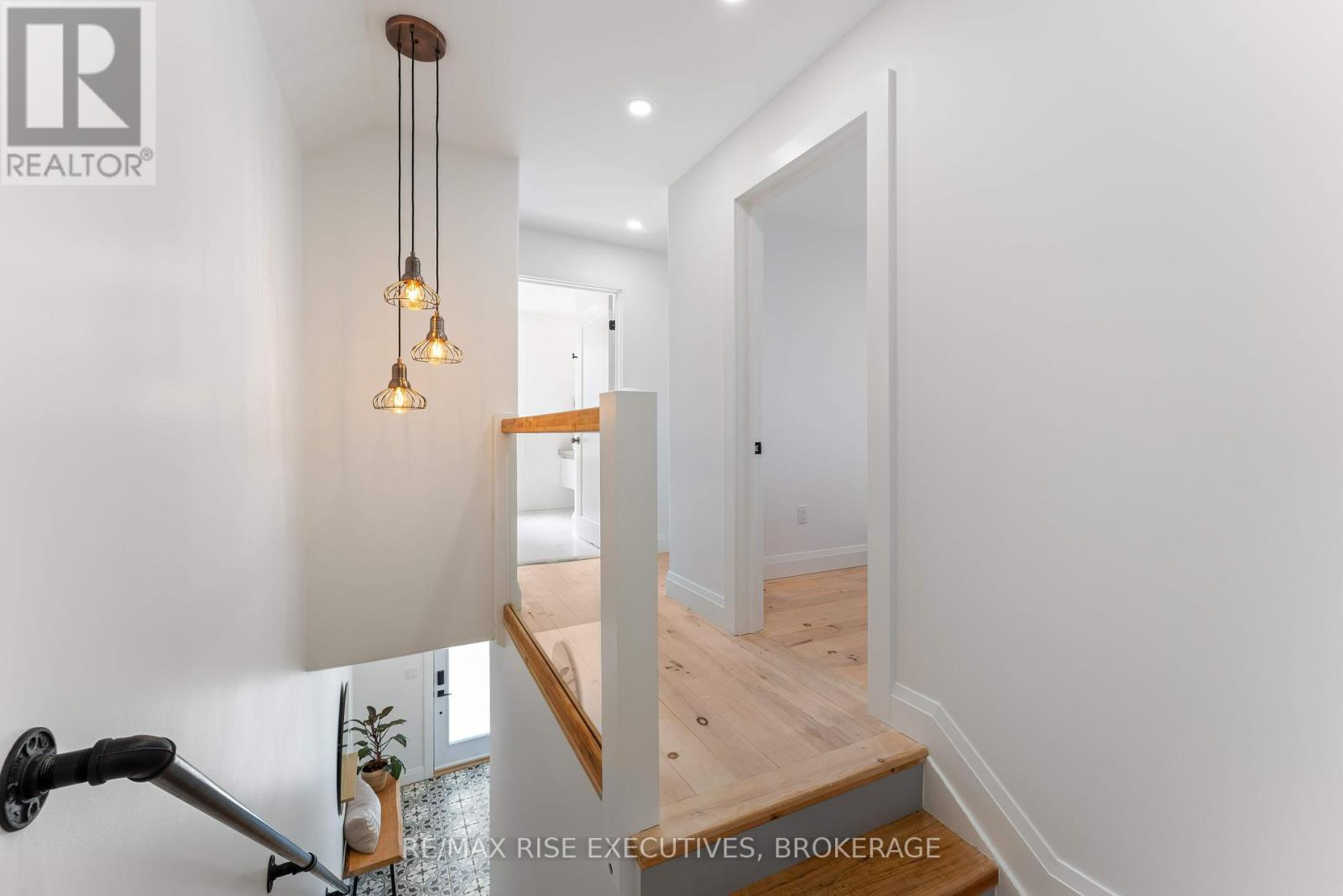 Photo 21 of 91 Raglan Road, Kingston ON