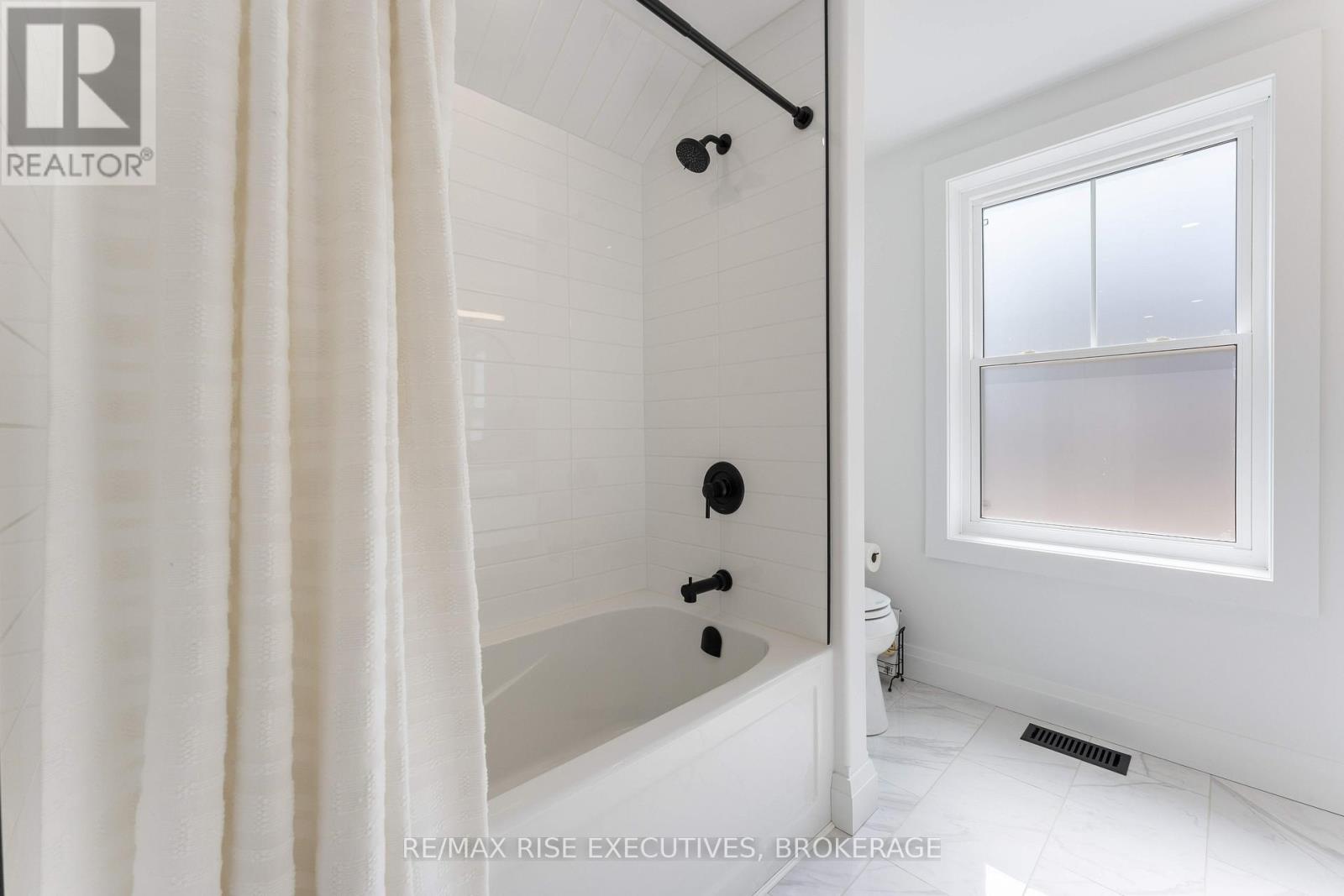 Photo 28 of 91 Raglan Road, Kingston ON