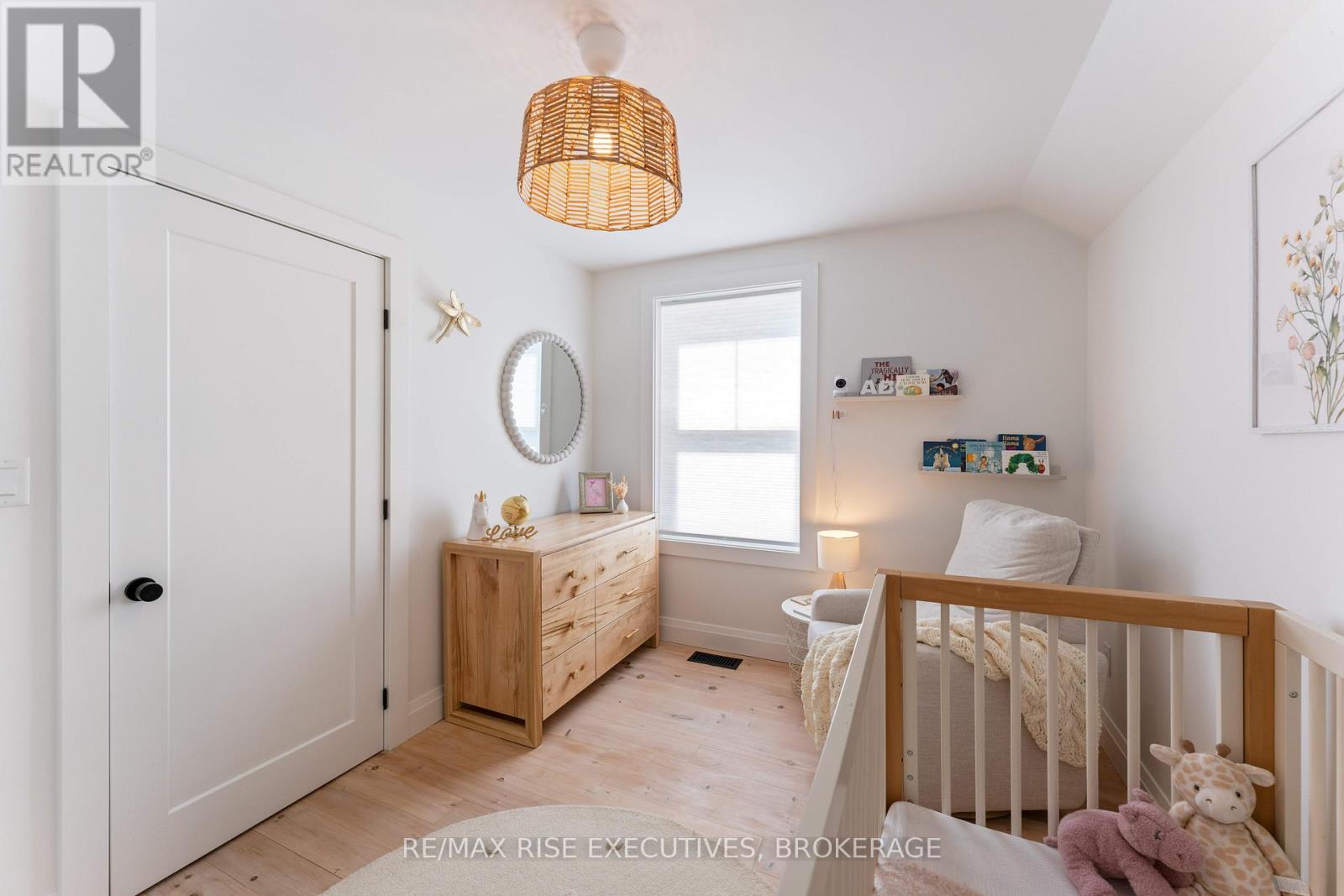 Photo 32 of 91 Raglan Road, Kingston ON