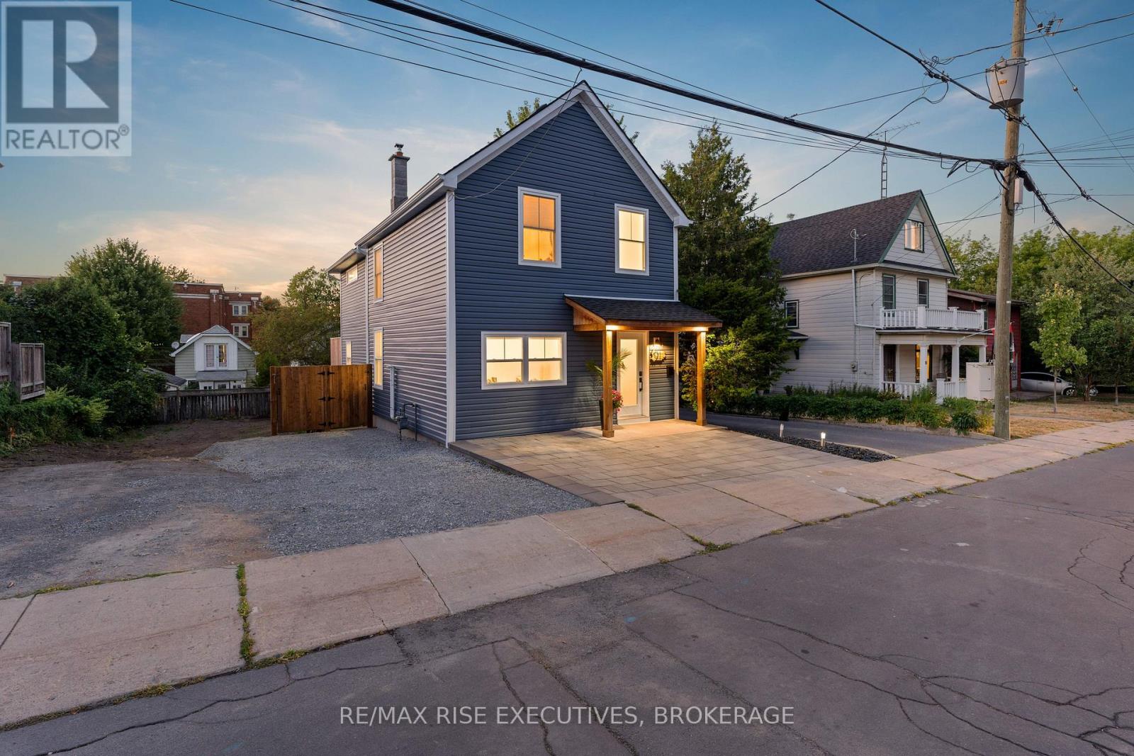 Photo 4 of 91 Raglan Road, Kingston ON