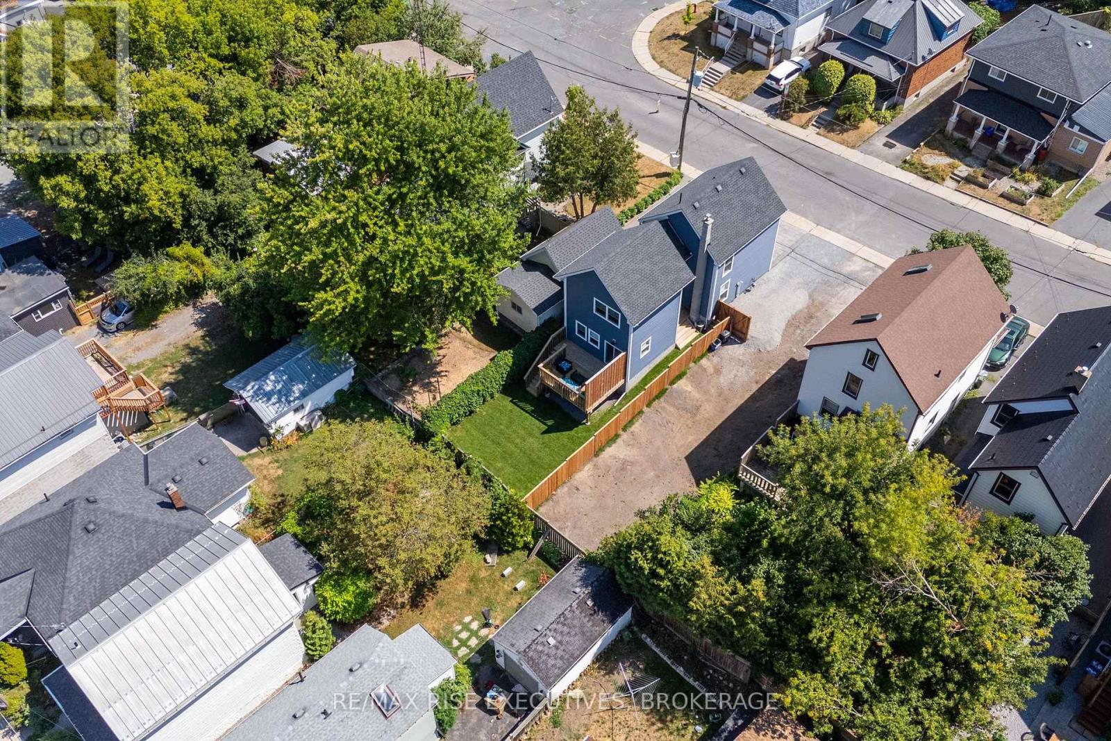 Photo 40 of 91 Raglan Road, Kingston ON