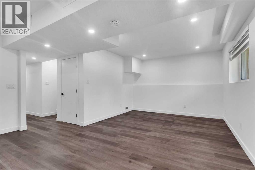 Single Family House Bi-level for Sale in   Hunterview Drive NW Huntington Hills Calgary 