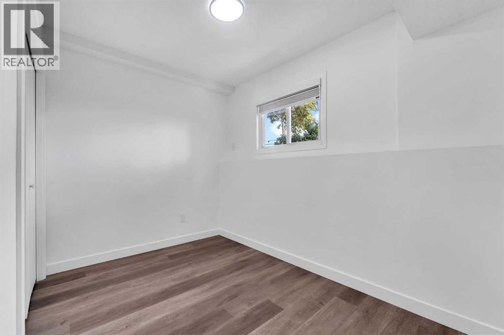 Single Family House Bi-level for Sale in   Hunterview Drive NW Huntington Hills Calgary 