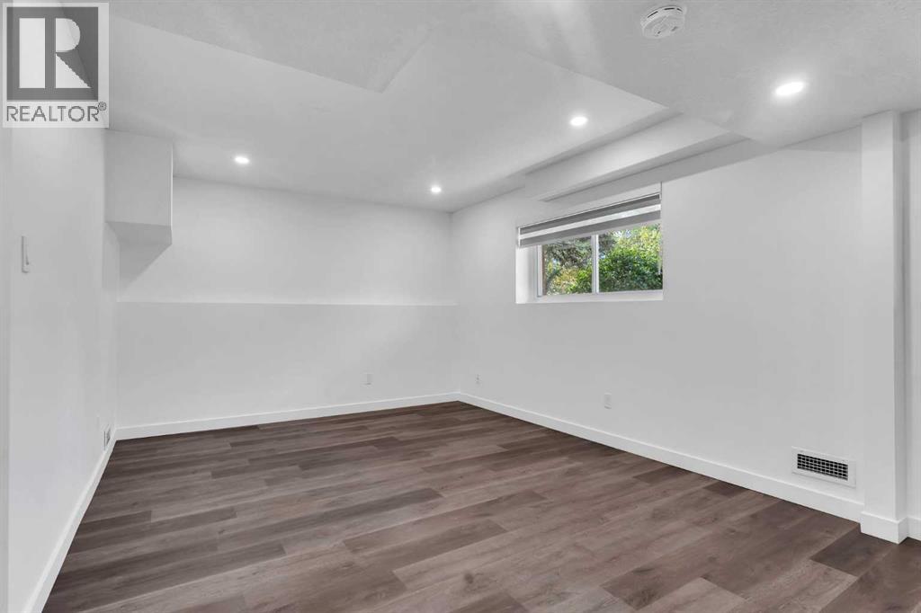 Single Family House Bi-level for Sale in   Hunterview Drive NW Huntington Hills Calgary 