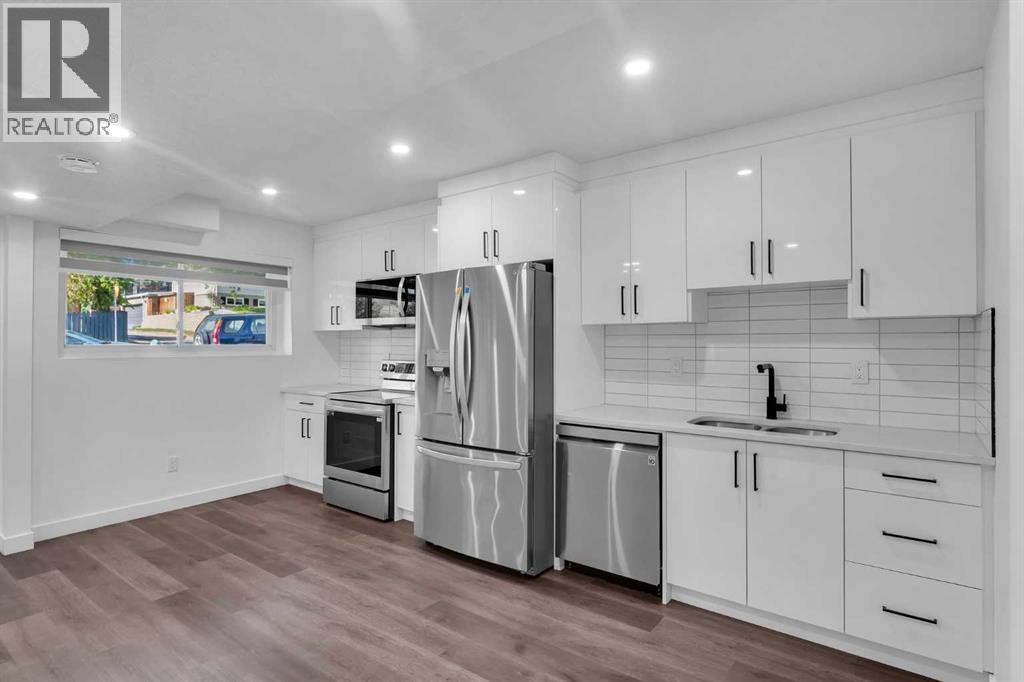 Single Family House Bi-level for Sale in   Hunterview Drive NW Huntington Hills Calgary 