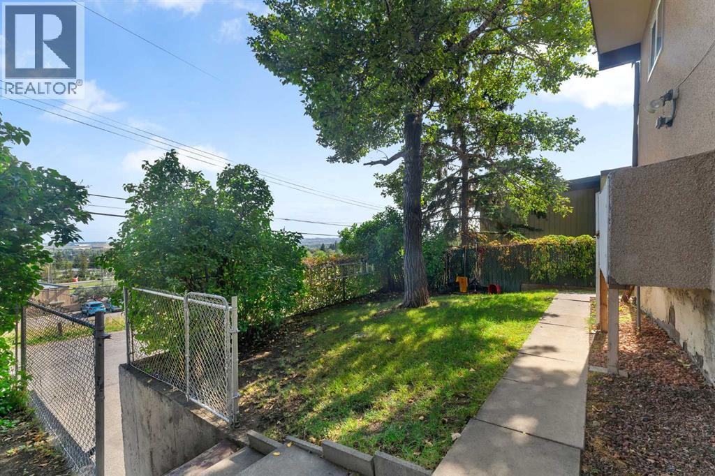 Single Family House Bi-level for Sale in   Hunterview Drive NW Huntington Hills Calgary 