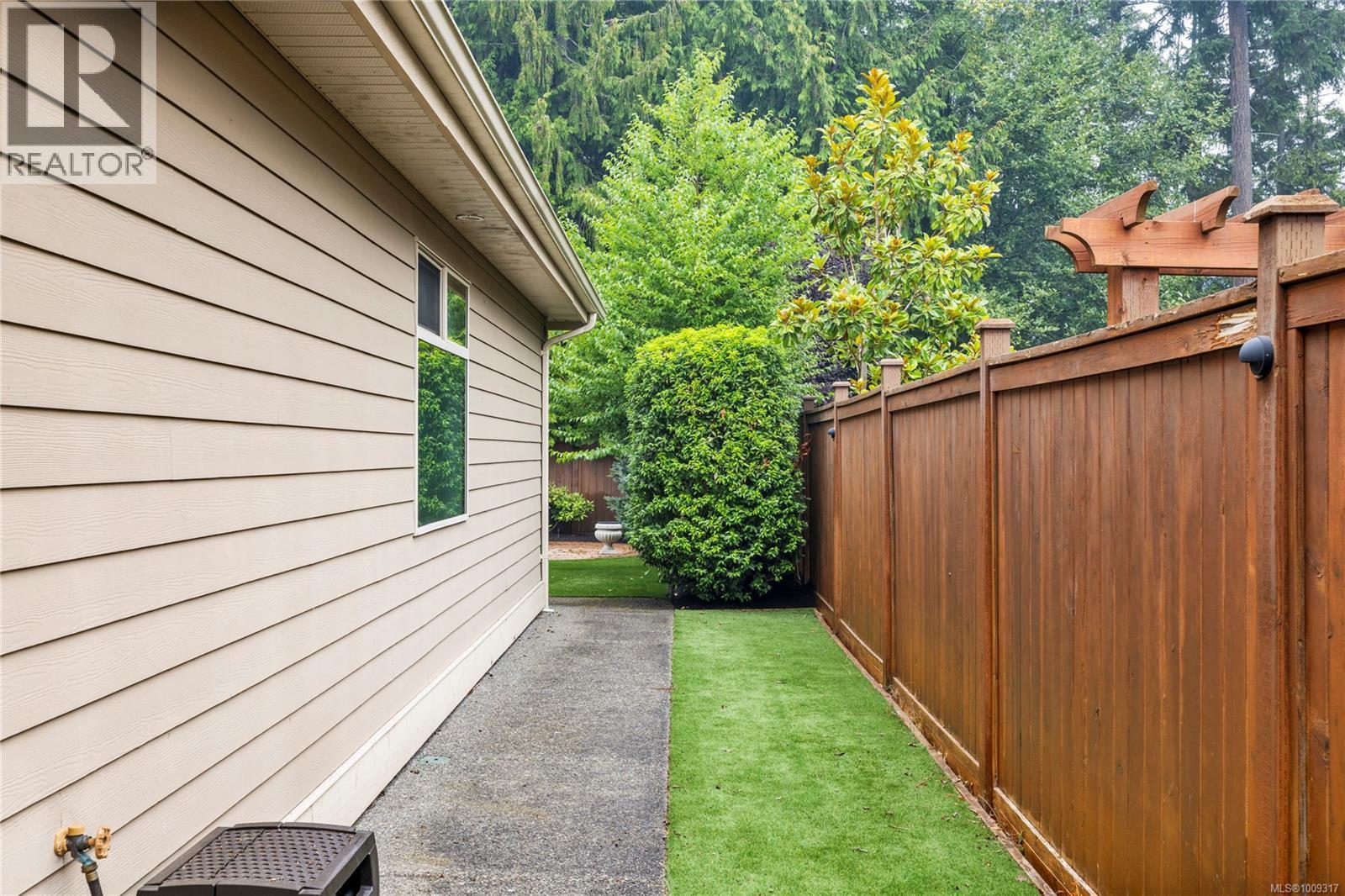 Photo 33 of 983 Windridge Pl, French Creek BC
