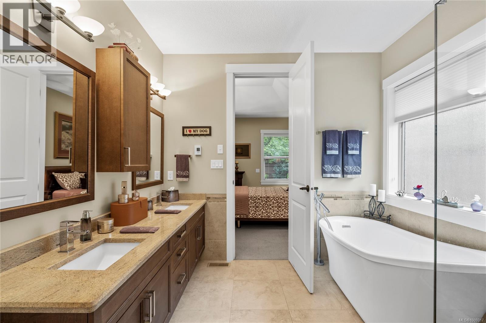 Photo 7 of 983 Windridge Pl, French Creek BC