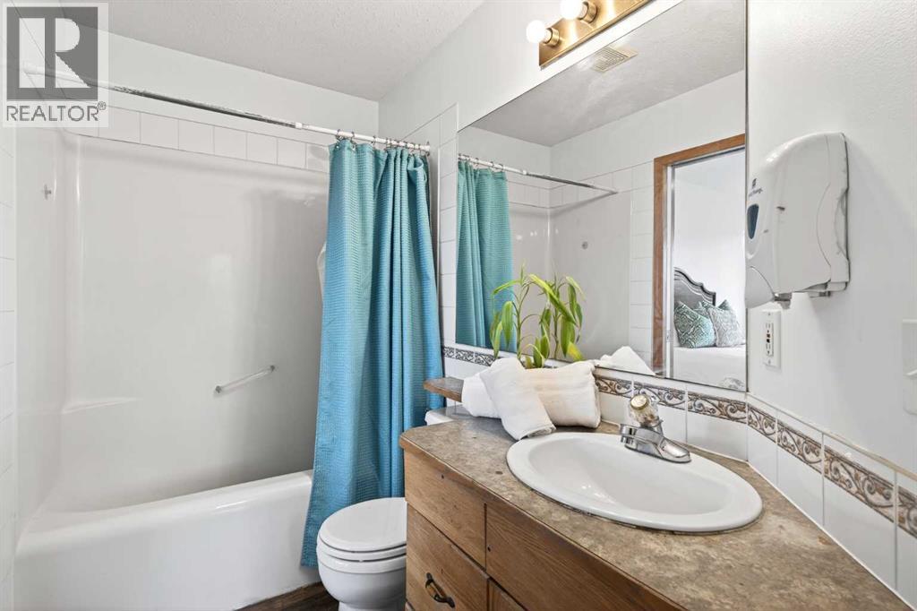 Single Family House for Sale in  Martinvalley Court NE Martindale Calgary 