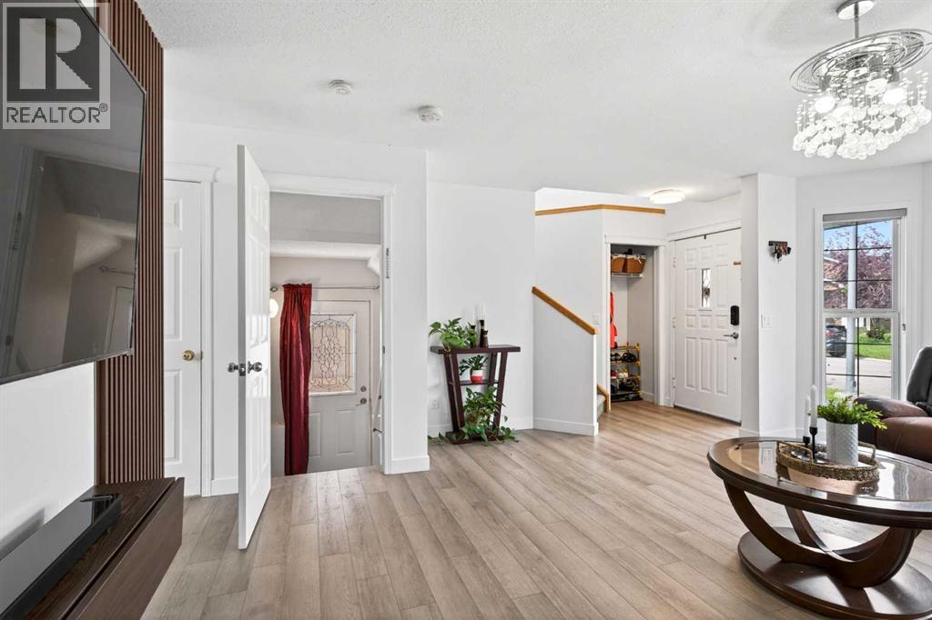 Single Family House for Sale in  Martinvalley Court NE Martindale Calgary 