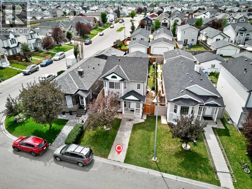 Single Family House for Sale in  Martinvalley Court NE Martindale Calgary 