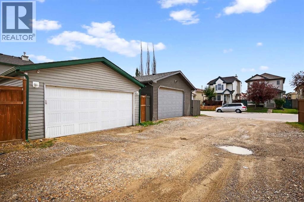 Single Family House for Sale in  Martinvalley Court NE Martindale Calgary 