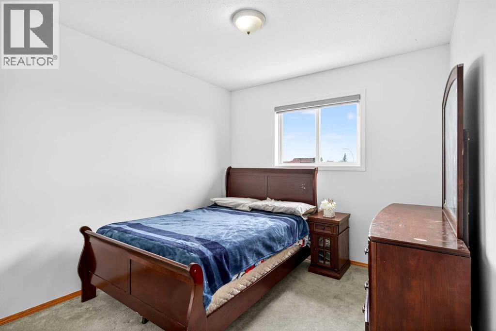 Single Family House for Sale in  Martinvalley Court NE Martindale Calgary 