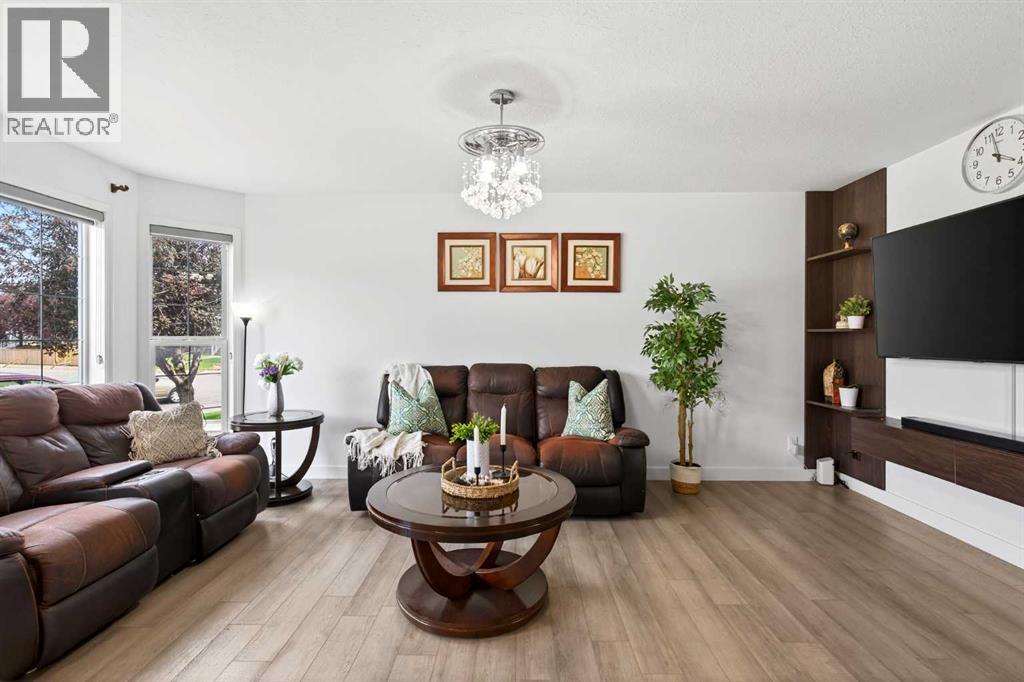 Single Family House for Sale in  Martinvalley Court NE Martindale Calgary 