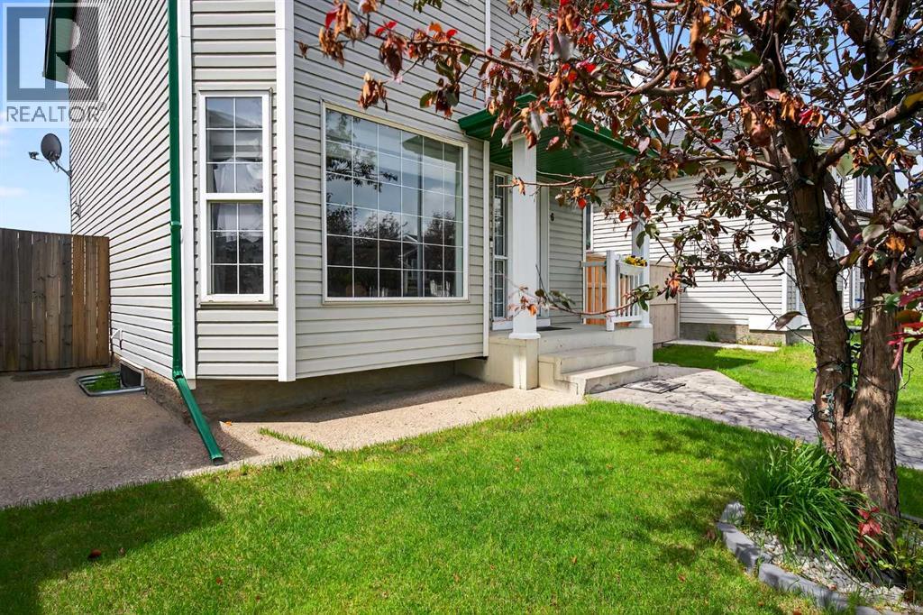Single Family House for Sale in  Martinvalley Court NE Martindale Calgary 