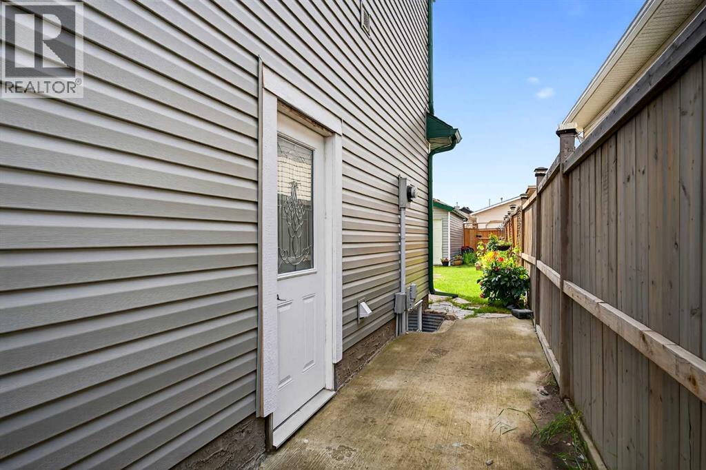 Single Family House for Sale in  Martinvalley Court NE Martindale Calgary 