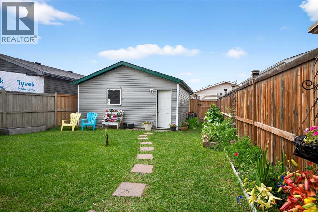 Single Family House for Sale in  Martinvalley Court NE Martindale Calgary 