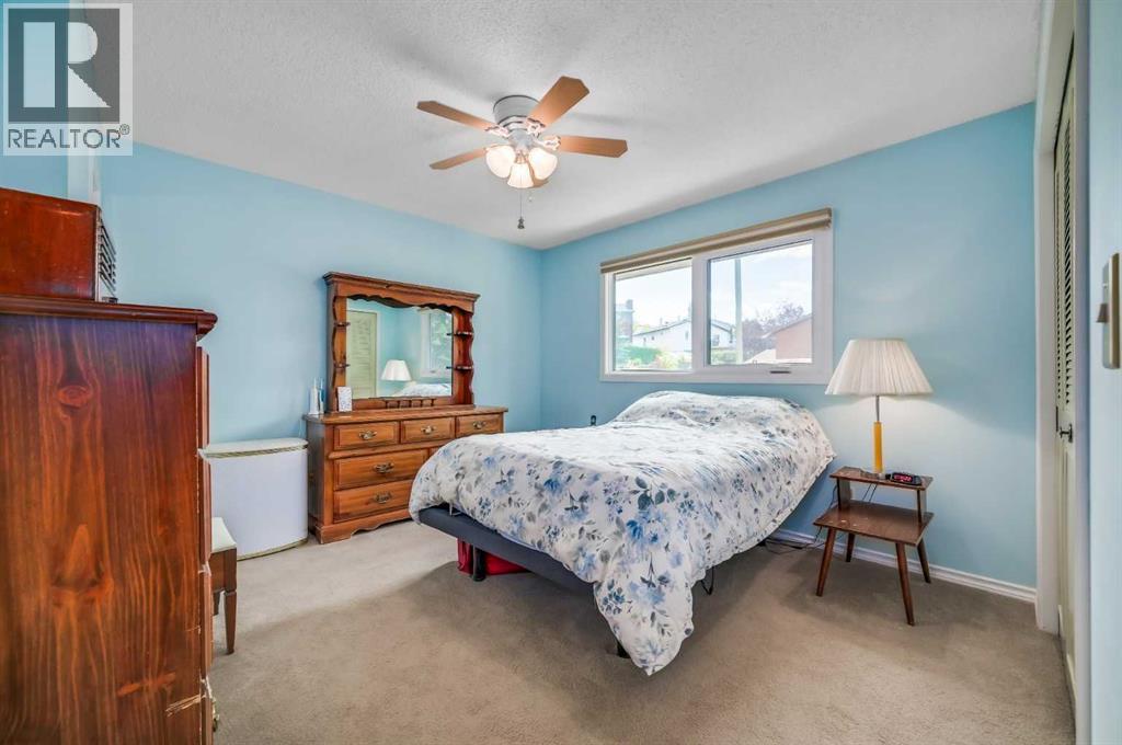 Single Family House 4 Level for Sale in  Macewan Drive NW MacEwan Glen Calgary 
