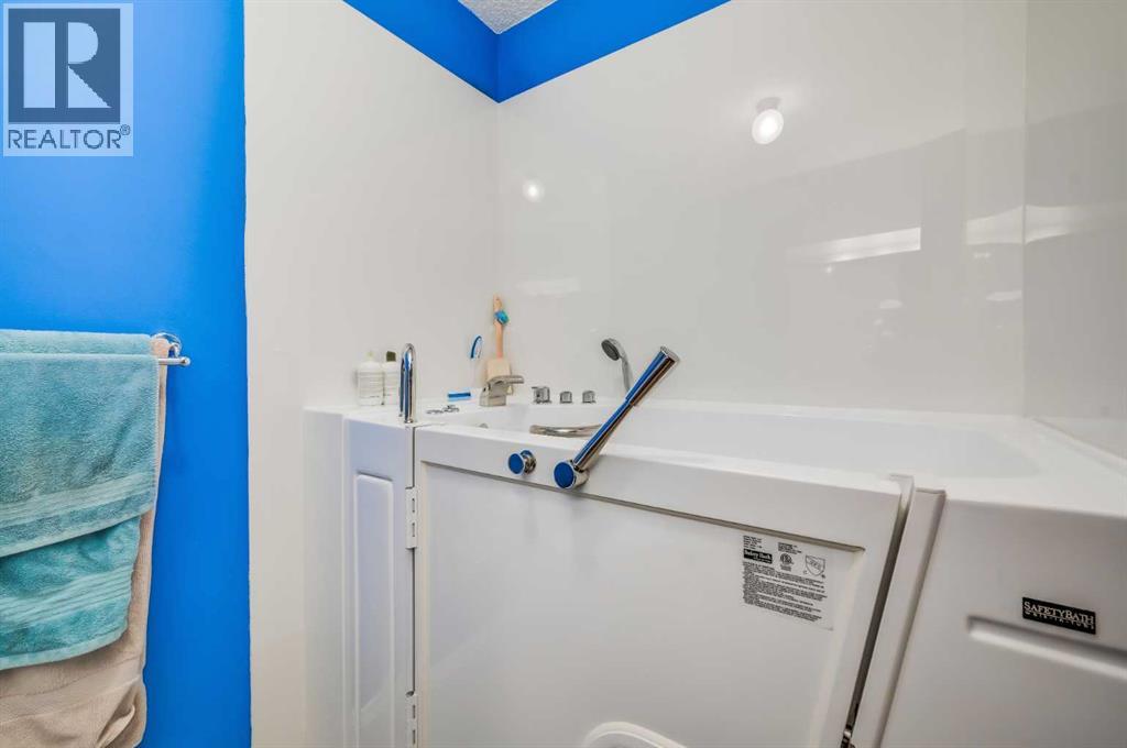 Single Family House 4 Level for Sale in  Macewan Drive NW MacEwan Glen Calgary 