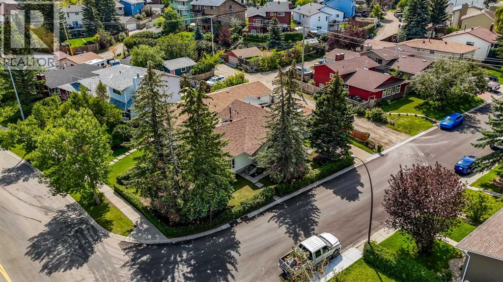 Single Family House 4 Level for Sale in  Macewan Drive NW MacEwan Glen Calgary 