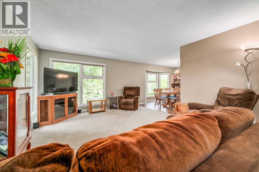 Single Family House 4 Level for Sale in  Macewan Drive NW MacEwan Glen Calgary 
