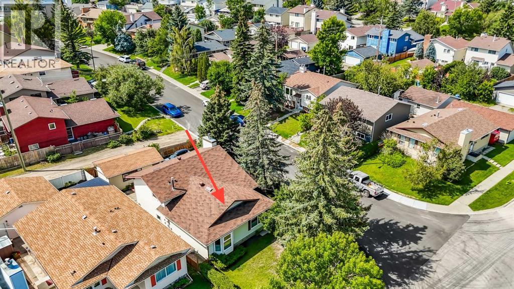 Single Family House 4 Level for Sale in  Macewan Drive NW MacEwan Glen Calgary 