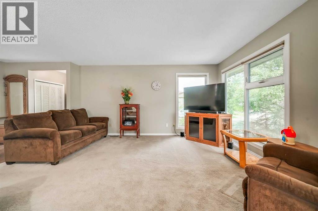 Single Family House 4 Level for Sale in  Macewan Drive NW MacEwan Glen Calgary 