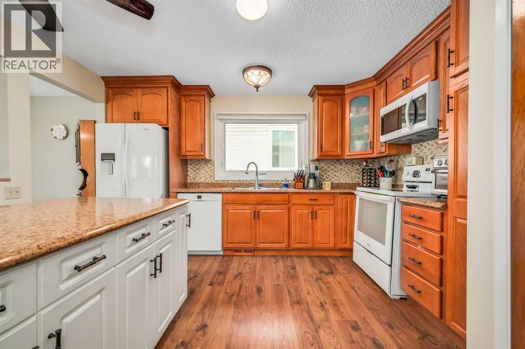 Single Family House 4 Level for Sale in  Macewan Drive NW MacEwan Glen Calgary 