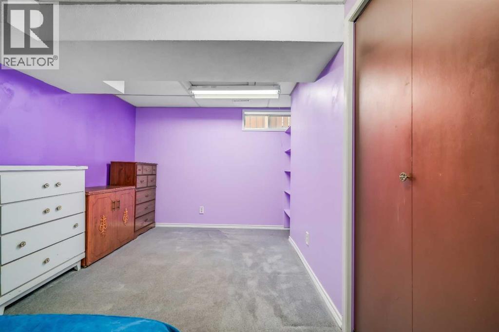 Single Family House 4 Level for Sale in  Macewan Drive NW MacEwan Glen Calgary 