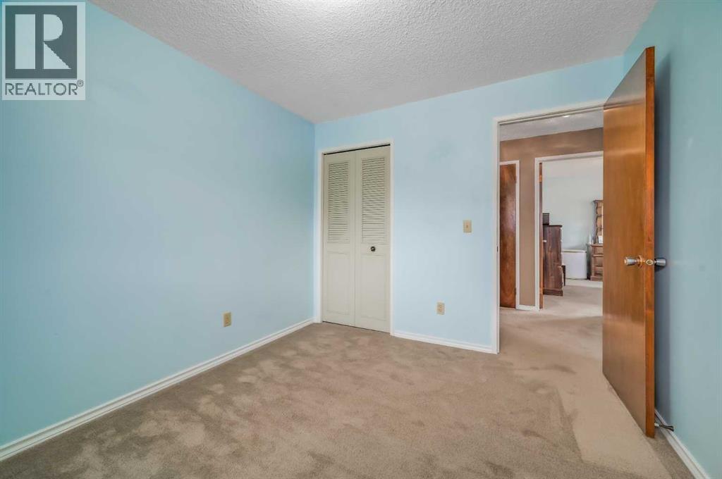 Single Family House 4 Level for Sale in  Macewan Drive NW MacEwan Glen Calgary 