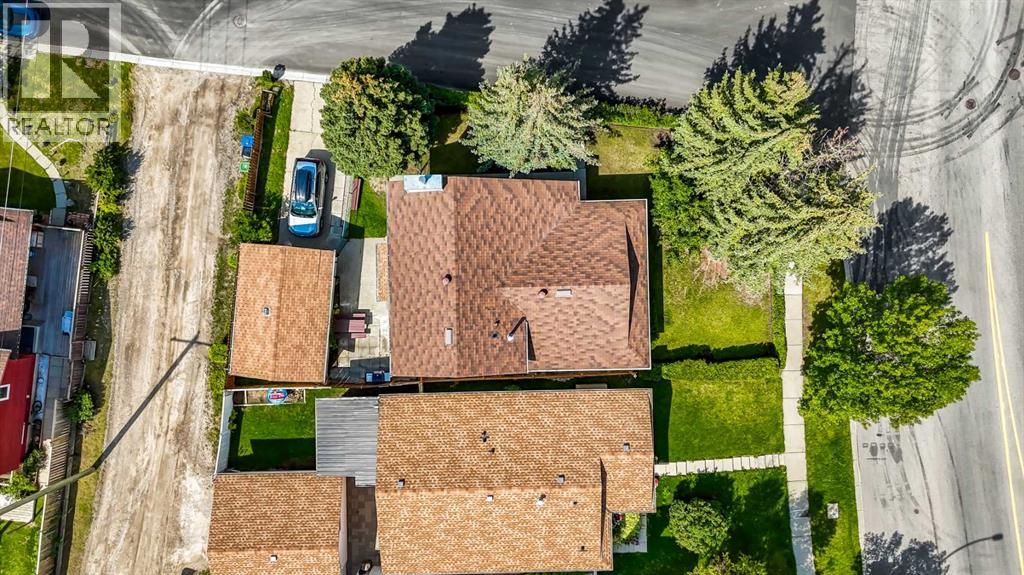 Single Family House 4 Level for Sale in  Macewan Drive NW MacEwan Glen Calgary 